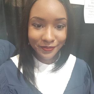 Meet your Posher, Donique